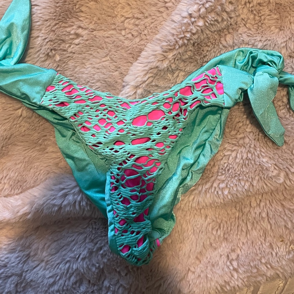Beach bunny xs bottom